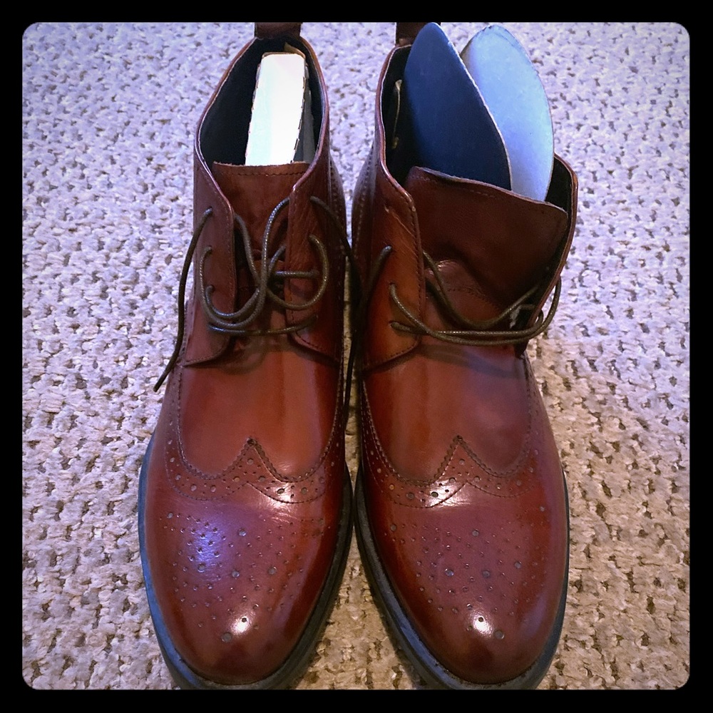 Wingtip dress boot